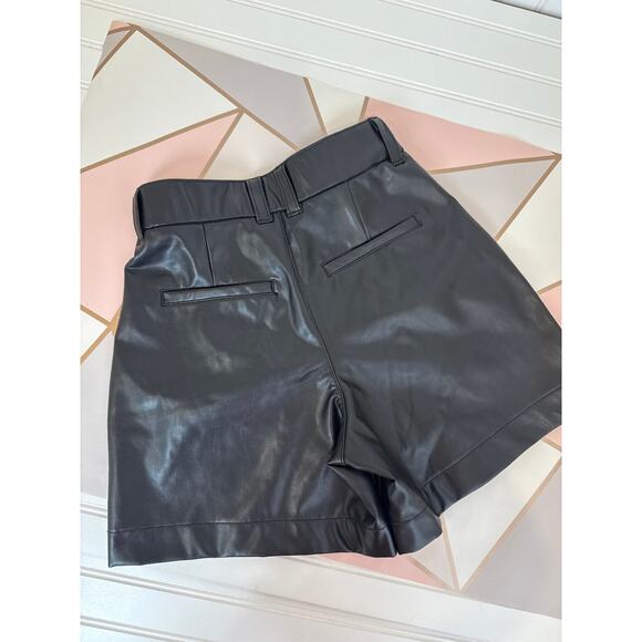 Abercrombie and Fitch Black Vegan Leather High Rise Tailored Shorts Pleated XS - Picture 5 of 8